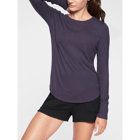 Athleta navy rounded hem revive performance top with thumb holes EUC running XS - Picture 2 of 8